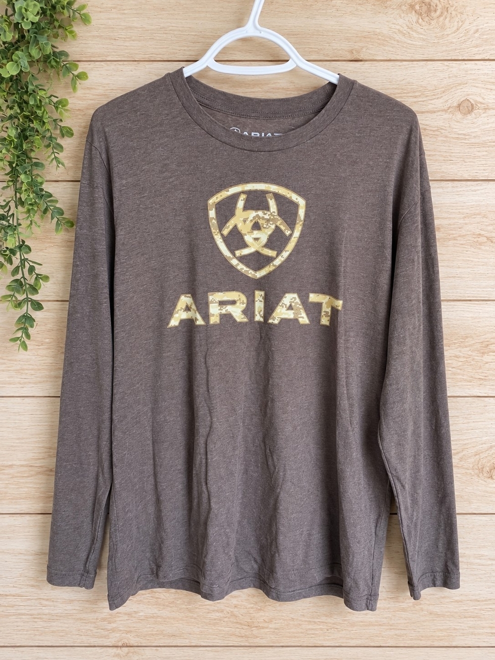 Ariat Men's Long Sleeve Logo Tee in Brown